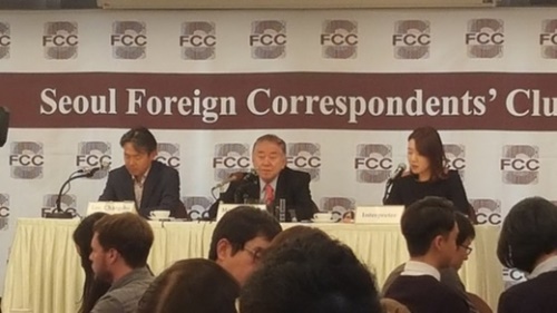 ソウル外信記者クラブ懇談会に出席した文正仁大統領統一・外交・安保特別補佐官。