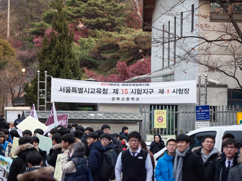 今日は、日本での大学入試センター試験に相当する韓国の大学修学能力試験、通称「修能（スヌン）」の日。