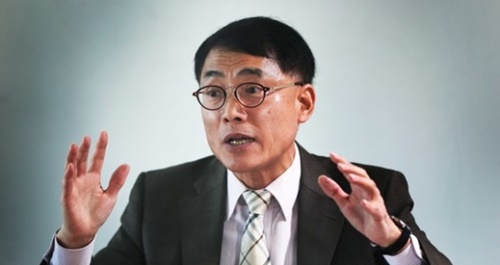 韓国老年学会の金根弘会長は「世界最高速の高齢化が生んだ世代間の葛藤と老人差別は韓国社会の共同体意識の回復運動で治癒できる」と強調した。