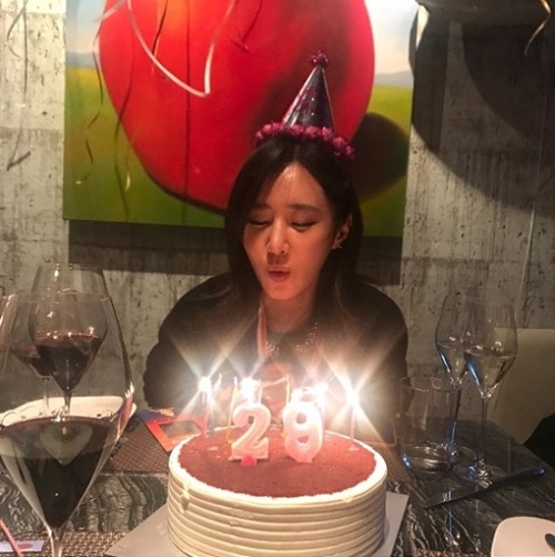 少女時代ユリ ２９回目の誕生日パーティー すごく幸せ Joongang Ilbo 中央日報