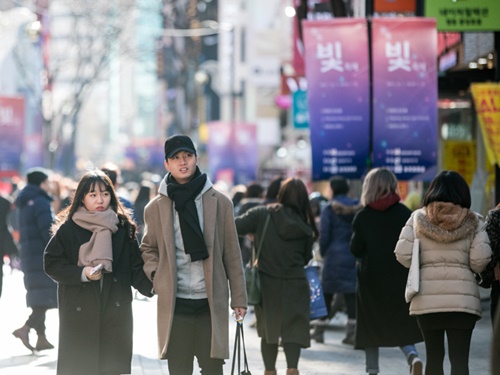年末年始のソウルは、最低気温もマイナスとなり雪が降る見込み。韓国旅行にお越しの際は、防水加工の防寒具を持ってくると活躍しそうです。