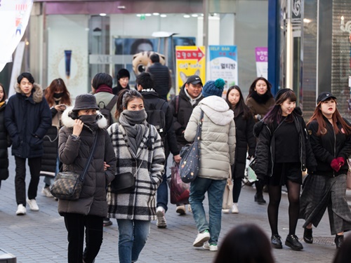 ｎｏｗ ソウル 冬セールも 氷点下でもにぎわう明洞の様子をチェック Joongang Ilbo 中央日報