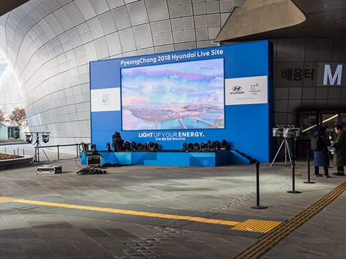 今日の２０時から平昌（ピョンチャン）冬季オリンピック２０１８の開幕式！「東大門（トンデムン）デザインプラザ（ＤＤＰ）」（写真）と、光化門（クァンファムン）の２ヶ所でパブリックビューイングが開催されます。