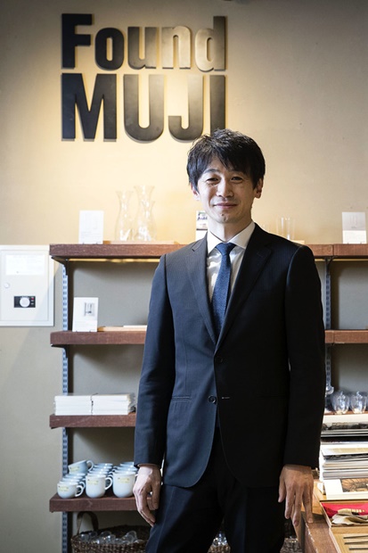 ＭＵＪＩ　Ｋｏｒｅａの成川卓也代表は先月２７日、無印良品のソウル新村店で行ったインタビューで「オンラインショッピングに対抗する力は地域商人との共生」だと強調した。