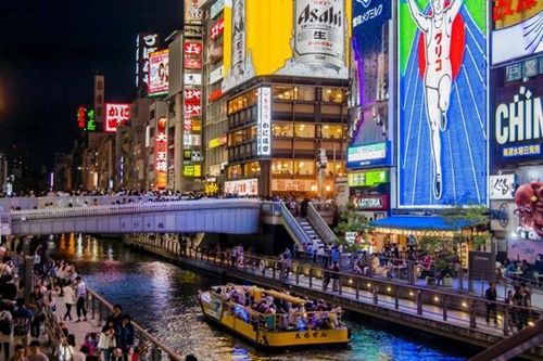 韓国人旅行客に人気の大阪・道頓堀。