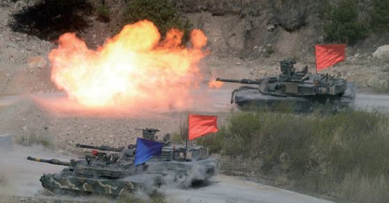 昨年４月の「統合火力撃滅訓練」に参加した在韓米軍のＭ１戦車。（中央フォト）
