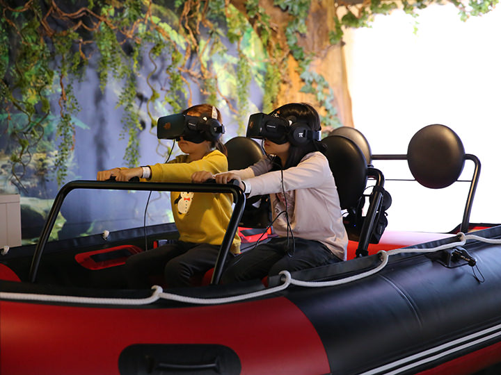 家族連れにはＶＲのテーマパーク「ＦＡＮＴＡ　ＶＲ」がおすすめ！スリル満点なものや子ども用アトラクションなど老若男女問わず遊べます。東大門（トンデムン）にあり、アクセス抜群です。※写真提供：Ｐａｐａｙａプロダクション