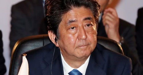 ９日午前、東京都赤坂の迎賓館で第７次韓日中首脳会議に参加している安倍首相。（写真提供＝青瓦台写真記者団）
