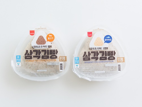 韓国コンビニCUからこの春登場したおにぎり型のパン「サムガッキムパン（プルコギ味・ツナマヨ味の２種類、各１、５００ウォン）」。韓国語で「おにぎり」を意味する「サムガッキムパッ」にかけて名付けられています。