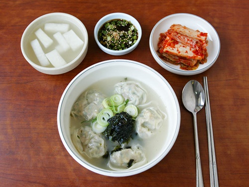 韓国風餃子のマンドゥ料理専門店の「宮（クン）」はこぢんまりした隠れ家のようなお店。開城（ケソン：現在の北朝鮮西部の都市）の昔ながらの味を今も引き継いでいます。