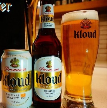 ブランド名「クラウド（Ｋｌｏｕｄ）」はＫｏｒｅａのＫとビールの泡を形象した雲の英単語「Ｃｌｏｕｄ」を結合して作った。（写真＝ロッテ酒類）