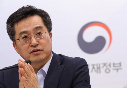 金東ヨン（キム・ドンヨン）経済副首相兼企画財政部長官