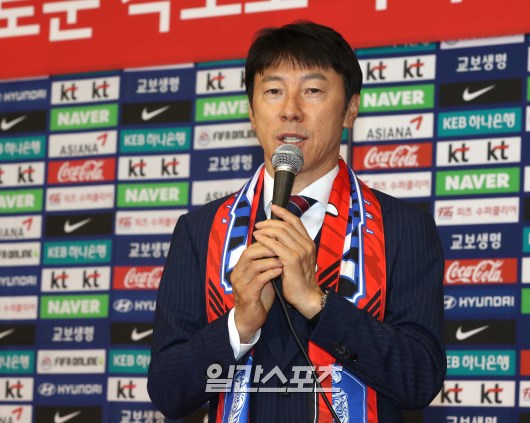 サッカー韓国代表の申台龍（シン・テヨン）監督