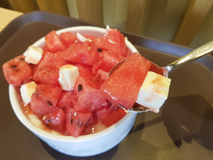 一緒に入ったチーズケーキもスイカとの相性バッチリです！
