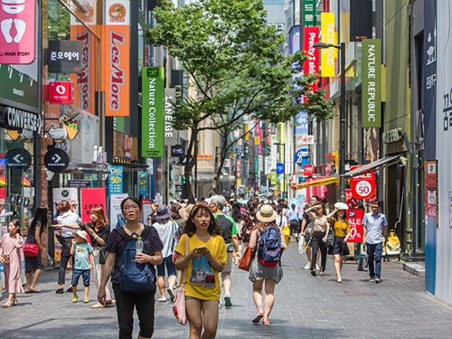 ｎｏｗ ソウル 夏休みシーズンで賑わう明洞をチェック Joongang Ilbo 中央日報