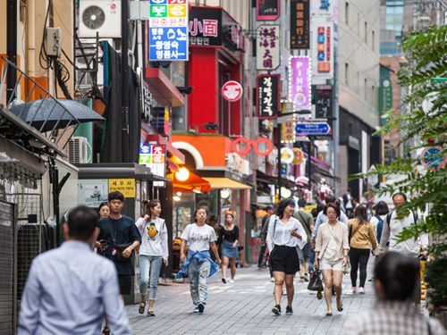 両替をする際は、トラブル防止のため領収書と現金をすぐ確認することも頭に入れておきましょう！