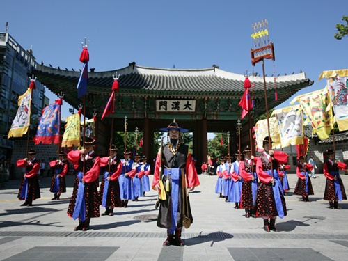 王宮守門将交代儀式が人気の「徳寿宮（トクスグン）」も、秋夕連休中は無料開放。