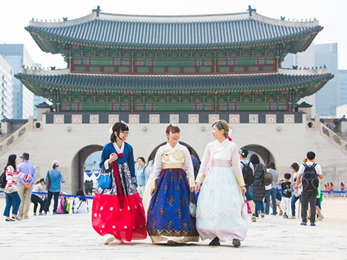 古宮など文化施設にチマチョゴリを着て訪れると、さらに雰囲気アップ。秋夕に韓国旅行をご予定の方は、韓国文化に触れられるチャンスです。