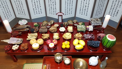 写真 韓国の秋夕風景 茶礼での先祖の膳 Joongang Ilbo 中央日報