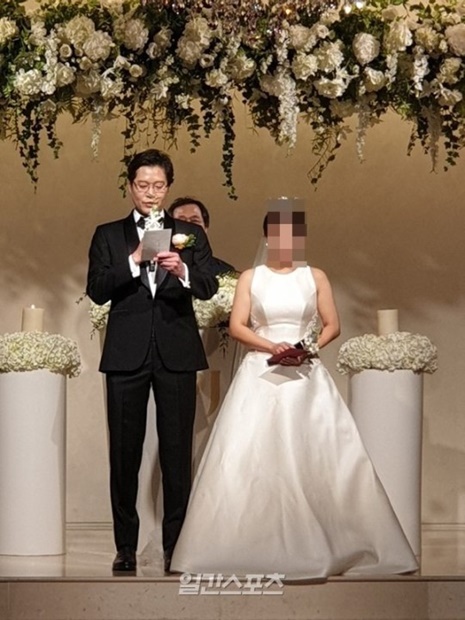 俳優ユ ジェミョン １２歳年の差恋人と結婚 Joongang Ilbo 中央日報