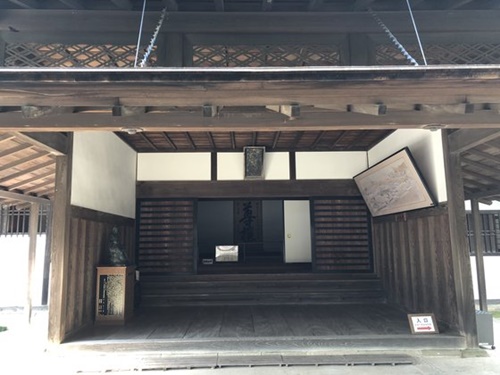 江戸幕府末期の１８４１年、水戸藩の藩主・徳川斉昭が設立した教育機関「弘道館」の全景。水戸学は明治維新の思想的基盤になった尊王攘夷論を生んだ。