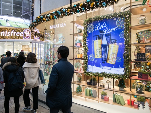 各コスメブランドから登場しているクリスマスコフレも要チェック！