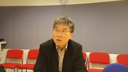 張夏準（チャン・ハジュン）英ケンブリッジ大経済学科教授が韓国経済に対する診断と解決方法を話している。