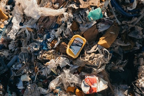 フィリピンに不法輸出された廃棄物。