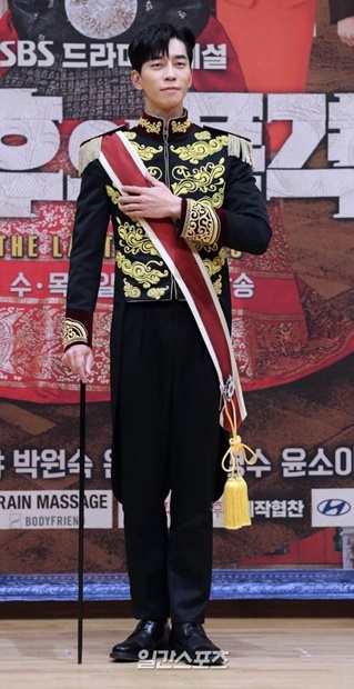 俳優シン・ソンロク
