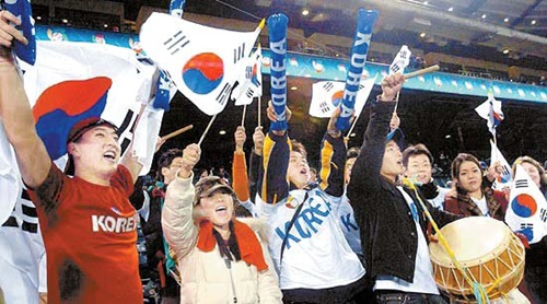 ２００６年ＷＢＣ韓日戦で国家代表チームは熱気に包まれていた。韓国野球代表チームはその後、国家代表のブランドと事業的価値を十分生かせずにいる。（写真＝中央フォト）