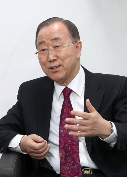 潘基文前国連事務総長が３日午後、ソウル新村の延世大学で中央日報パク・スンヒ編集局長のインタビューを受けた。