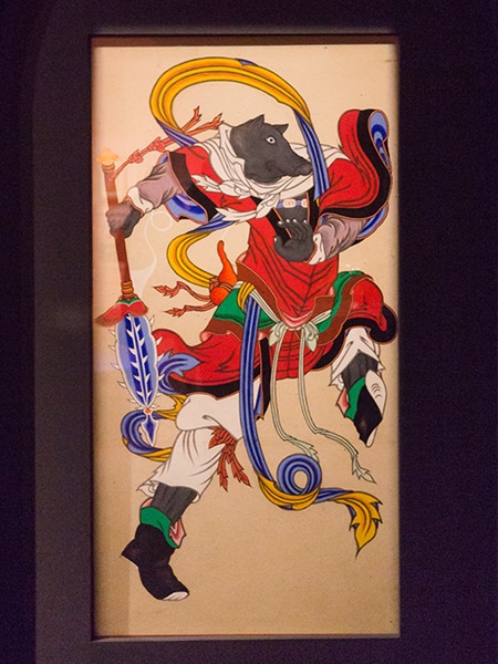 古来、十二神将として人間から崇められた神聖な姿や、家畜化して人間の食や健康を支えるパートナーとしての側面など、豚に関する遺物や写真、映像など約７０点が展示されています。