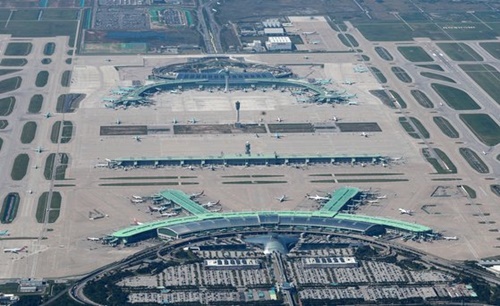 仁川国際空港が２００１年開港後初めて国際旅客を基準に世界５位となった。仁川国際空港の全景。（写真＝仁川国際空港公社）