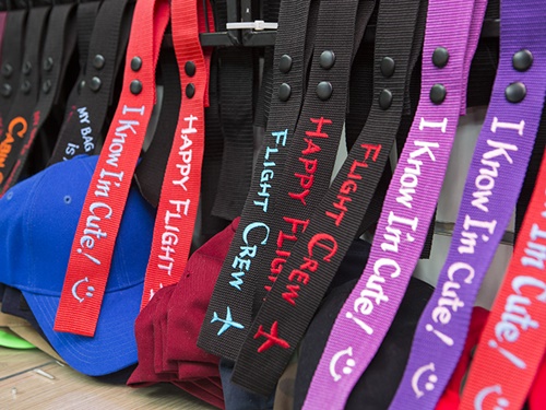 受け取りまでの目安は平均２日から３日。計画を立てての訪問が必須ですが、刺繍が手作業で行なわれるところが魅力です。