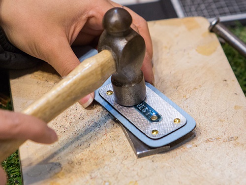 レタープレスで文字を入れる「ＣｏｌｏｒｆｕｌＬｉｆｅ」のネームタグもキュート。仁寺洞（インサドン）のランドマーク「サムジキル」内にあるため、観光ついでに気軽に立ち寄れます。