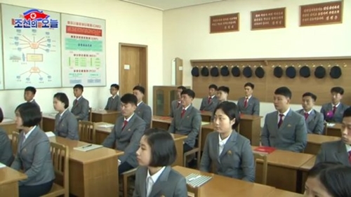 １日の金日成総合大学の始業式。