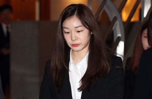 １４日午後、ソウル新村（シンチョン）のセブランス病院葬儀場に設けられた故趙亮鎬・韓進グループ会長の焼香所を訪れた元フィギュアスケート韓国代表のキム・ヨナさん。