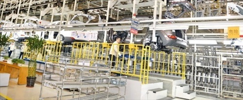 現代自動車の中国合弁会社「北京現代」の生産ライン。現代車は今月末、北京第１工場の稼働を中断する。（韓経ＤＢ）