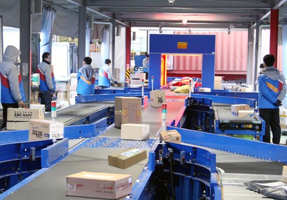 ＣＪ大韓通運の宅配荷物自動分類設備（写真＝ＣＪ大韓通運）