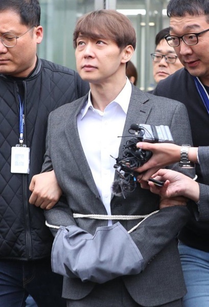 麻薬容疑認めたパク ユチョン容疑者 所属事務所 弁護士 ファン みな離れた Joongang Ilbo 中央日報