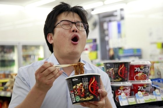 韓国の激辛ラーメン１５億個販売…不況にも辛味の全盛時代 | Joongang ...