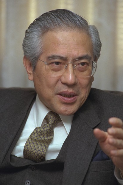 １９９７年駐韓日本大使赴任直後の小倉和夫氏（写真＝中央フォト）