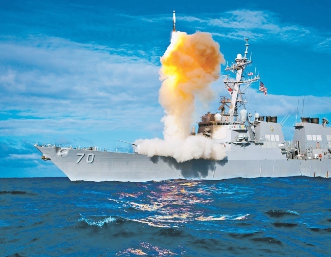 海軍イージス艦から発射した艦対空ミサイル「ＳＭ３」（中央フォト）