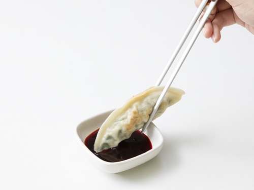 ソーセージや餃子のタレとして使ったり、タバスコのようにピザにかけるのもＧＯＯＤ。辛いもの好きへのお土産に検討してみては！？