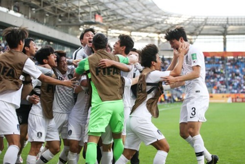 日本とＵ－２０Ｗ杯決勝トーナメント１回戦でゴールを決めた韓国ＦＷオ・セフンが喜んでいる。（写真提供＝大韓サッカー協会）
