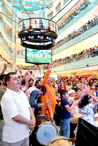 １６日（現地時間）、インド・デリーの最大ショッピングモール「アンビエンスモール」でＬＧエレクトロニクスによる「クリケット・ワールドカップ（Ｗ杯）２０１９」インド－パキスタン戦の応援行事が開かれた。（写真提供＝ＬＧエレクトロニクス）