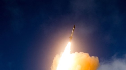 昨年１２月１１日、米国ハワイのイージス・アショア基地でＳＭ－３ブロック２Ａミサイルが発射された。同ミサイルは宇宙空間での目標を正確に迎撃した。（写真＝米ミサイル防衛局）