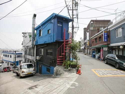 狭い路地を抜けたり、階段を上ったり下りたり。ノスタルジックな迷路散歩にはぜひ、運動靴で。個性的なグルメ店も多いので、雰囲気で飛び込んでみるのも楽しいでしょう。
