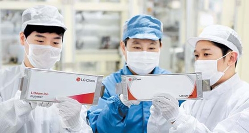 ＬＧ化学は事業構造高度化およびＲ＆Ｄ（研究開発）強化を通じて２０２５年までに「グローバルトップ５化学会社」に入るという方針を打ち出している。写真は、梧倉（オチャン）電気自動車バッテリー生産ラインの様子（写真提供＝ＬＧ化学）