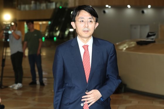 外交部の金丁漢アジア太平洋局長が１１日午後に金浦空港から出国している。